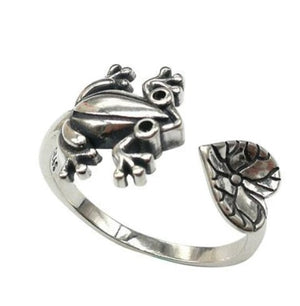 Frog w Leaf Ring sm